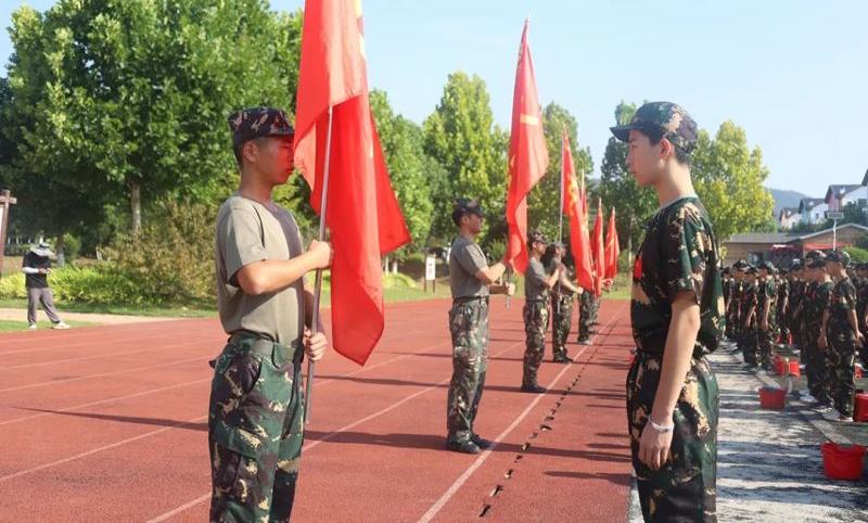 第二十九周｜武汉杨春湖实验学校【戎装向阳强体魄，青春热血展风采】国防军事教育活动